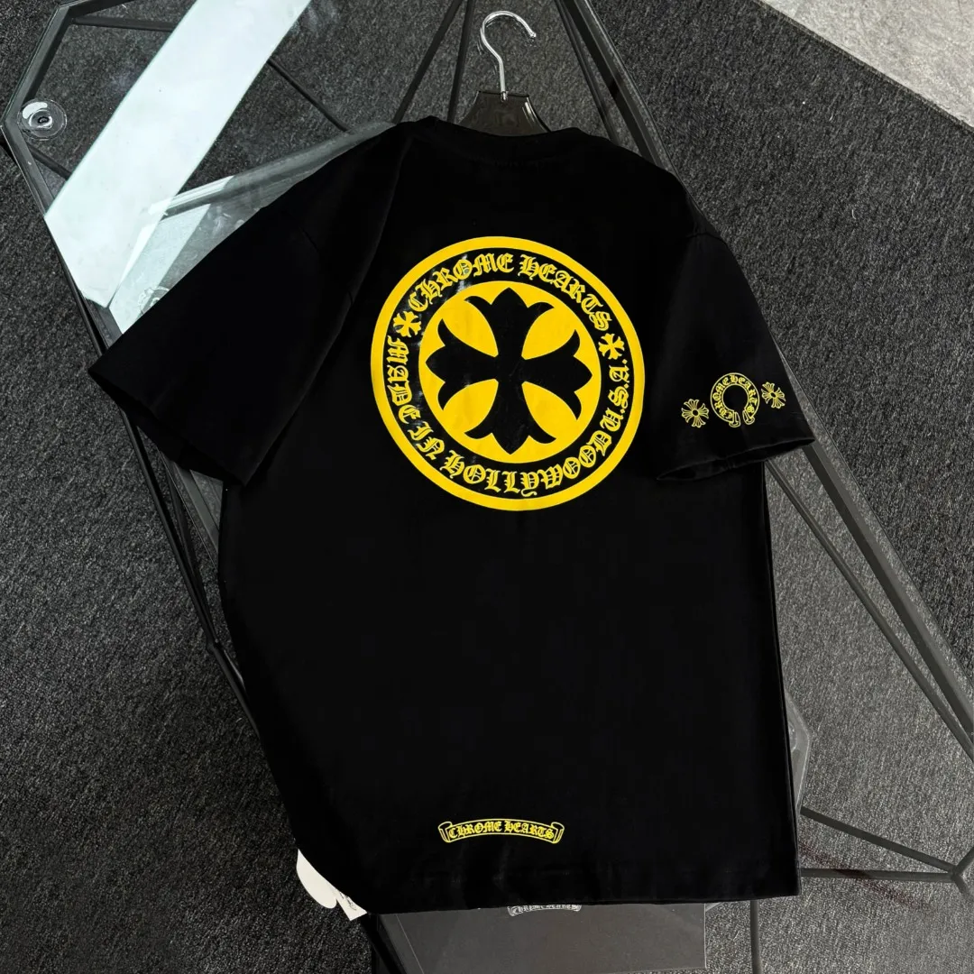 P170 Chrome Hearts 25 high-end versions. The fabric is made of 300 grams of high-density pure cotton. It does not deform or shrink. It has three labels. It is the same style for men and women. Technology: suede foaming + digital printing. Color: white, black. SIZE: S-XL.